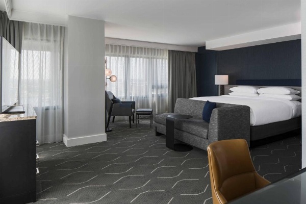 Renaissance by Marriott Baltimore Harborplace Hotel image 18