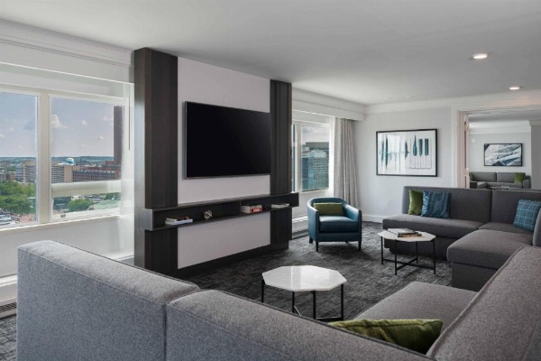 Renaissance by Marriott Baltimore Harborplace Hotel image 24