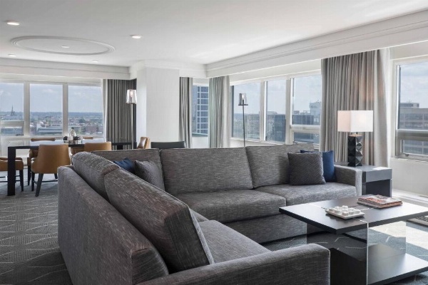 Renaissance by Marriott Baltimore Harborplace Hotel image 25