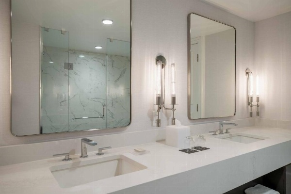 Renaissance by Marriott Baltimore Harborplace Hotel image 26