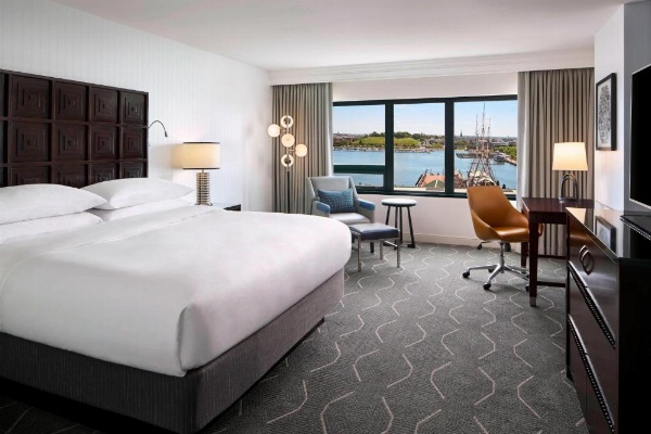 Renaissance by Marriott Baltimore Harborplace Hotel image 8